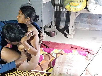 See how this Indian village wifey gets kinky in front of her spouse