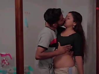 MALLU's Adorable Adult Video: XXL Boobs Indian Cougar Gets Screwed Hard in HD