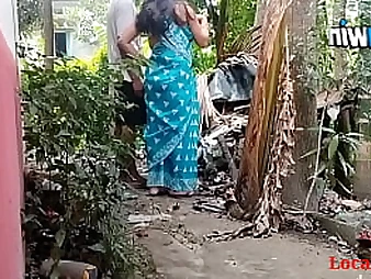 Sizzling Indian couple gets nasty in the garden with molten bang-out