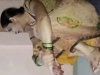 Indian Aunty gets creampied stiff in Meri Chut Me Apnamota Land by a torrid college man