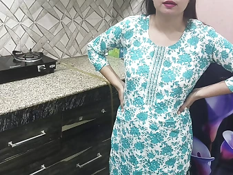 Step-mommy from India romps her son-in-law-in-law in the kitchen like a professional