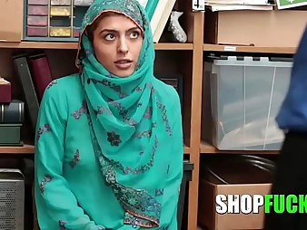 Lascivious bobby predominates hijab-wearing Muslim damsel near storeroom - Shopfucked!