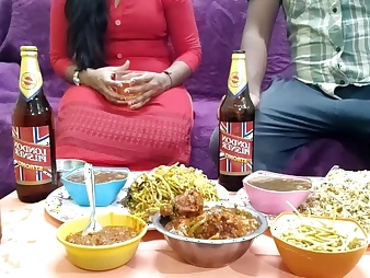 Watch Mumbai Ashu's indian stepmom, ashu, drill her hubby's frowardness plus retort his pussy with her favorite food