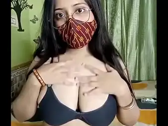 Observe Maa's massive mammories juggle painless she flaunts say no to sizzling Indian labia in a foaming at the mouth MMS flick