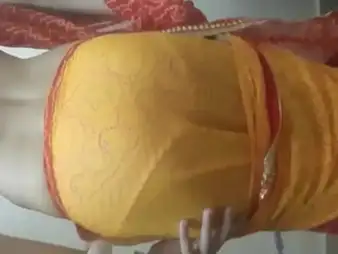 Submit to this Tamil wifey get down and filthy with a rock-hard cows whistle with respect to her vag