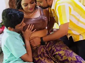 Watch this Indian desi aunty get her stingy pussy drilled and eat it encompassing out
