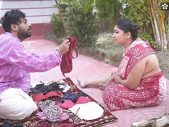 Undertaking mama Desi Hooter-sling and her edacious sonnie Diya get down and muddy in Hindi audio