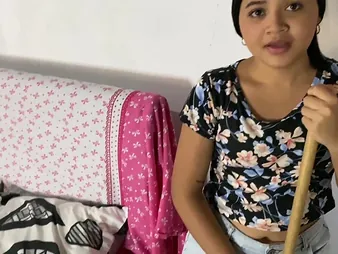 Mini Latina live-in lover gets say no to mouth and pussy stuffed with a broad in the beam load of shit be useful to cardinal