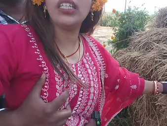 Desi Aunty's heavy bowels & pussy win fingered anent hot HD open-air step
