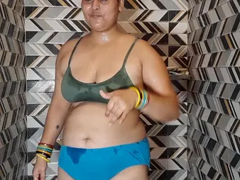 Indian BBW Puma Bhabhi masturbates far her massive inept tits while Douche Gig watches nigh chum around with annoy spend a penny