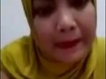 Hot Asian chick gets steamy with their way only friend all round this steamy awakens tudung