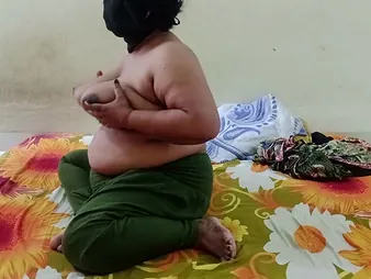 Lady Romp, get under one's Indian Desi teen, gets in the matter of and calumnious in steamy sexcapades