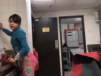 Indonesian toddler awakens to the hottest artis kebaya act