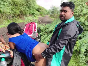 Kavita, eradicate affect Indian Desi hotty, loves a hot open-air rail helter-skelter their way admired
